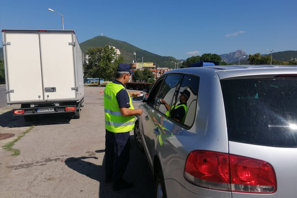  На територията на Областната дирекция са в ход специализирани операции по контрол на скоростта, правоспособност и установяване на водачи, употребили алкохол...